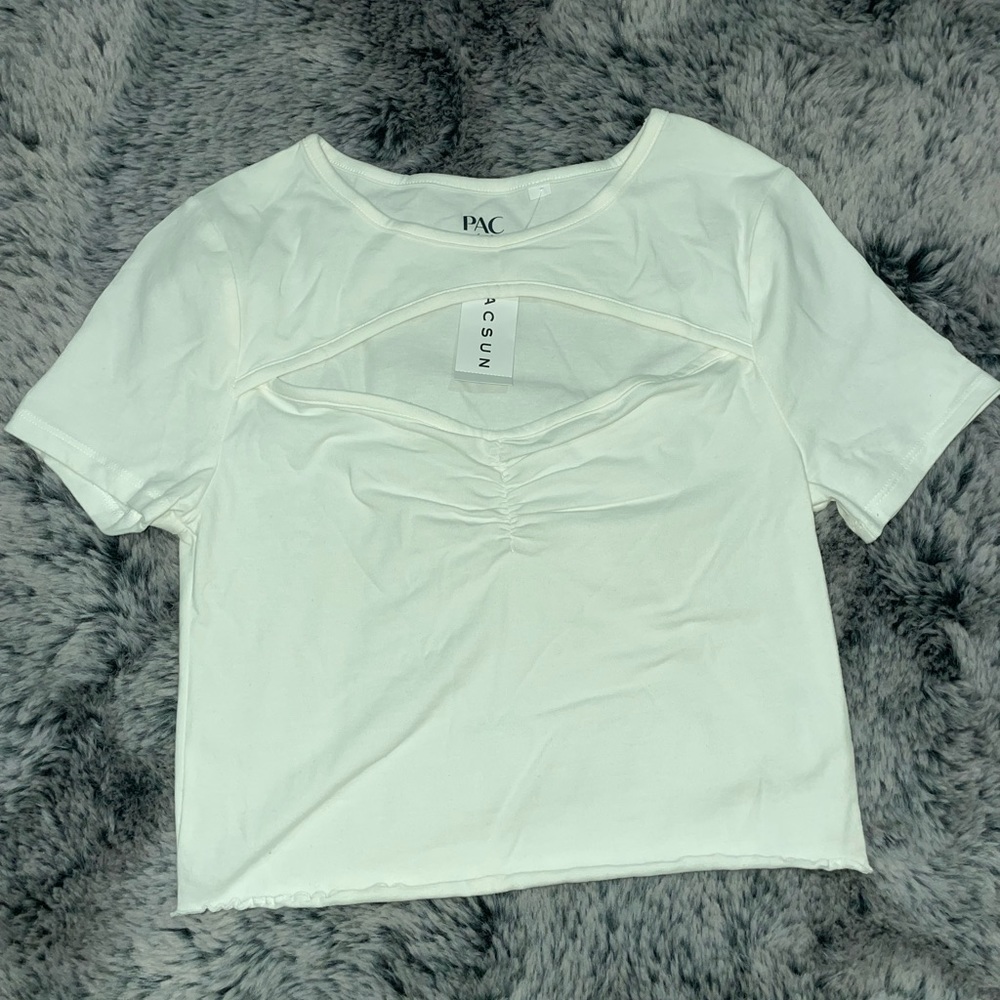 White cropped short sleeve with opening in the front!